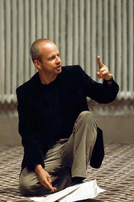 Claus Guth durante le prove